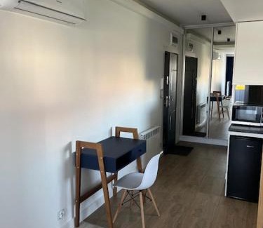Szeligi Apartment | Apartament Studio Sasankowa z bezpłatnym parkingiem