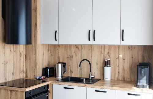 Ustka Apartment | Apartament Ustka Holiday - Black Alice z balkonem i klimatyzacją