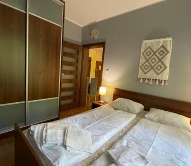 Jastrzebia Gora Apartment | Apartament z ogródkiem, basen, garaż, rowery Willa 4 Pory Roku