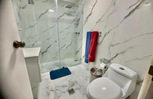 Baruta Apartment | Apartamento Único en Caracas 3 habitaciones, 3 baños, terrazas, hamaca, estacionamiento, smartv, wifi y una decoración brutal estilo Art Déco - Moderno