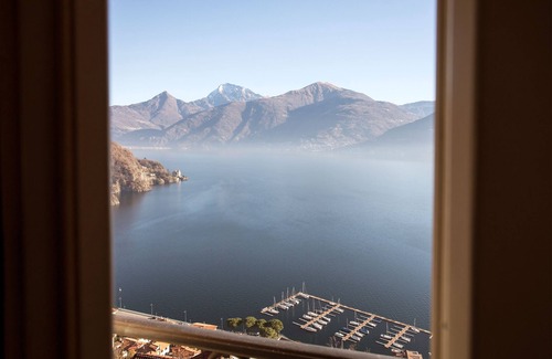 Menaggio Apartment | Apartamento Belvedere in Menaggio with pool and garden by Italian Apartments.