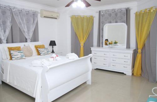 Juan Dolio Apartment | Apartamento BOUTIQUE con encanto en Juan Dolio-Metro Country Club-CON PISCINA, SEGURIDAD PRIVADA, ENERGIA 24-7, CAMPO DE GOLF Y TENIS