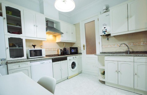 Egia Apartment | APARTAMENTO CENTRICO JUNTO ESTACION TREN Y AUTOBUS