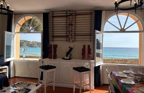 La Fosca Apartment | Apartamento con jardín a 11 metros de la playa. B3.