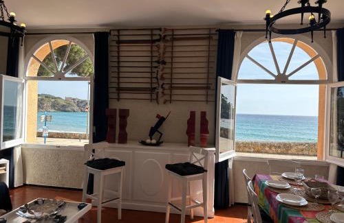 La Fosca Apartment | Apartamento con jardín a 11 metros de la playa. B3.