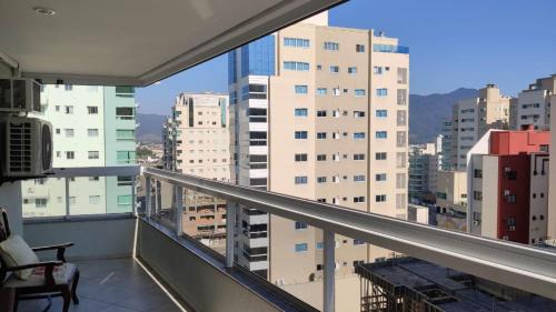 Andorinha Apartment | Apartamento confortável em Meia Praia - 200 metros da praia
