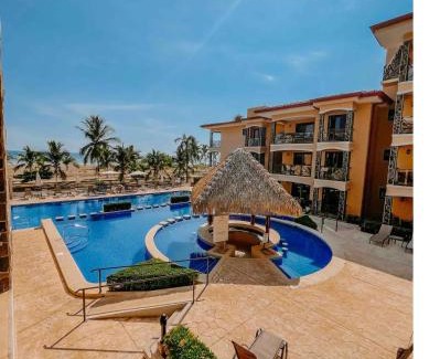 Barrio Los Villalobos Apartment | Apartamento de Lujo en Playa Jacó, Frente al Mar, Wifi, AC, Parqueo Privado y Piscinas