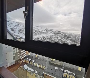 Pradollano Apartment | Apartamento en Sierra Nevada, próximo a pistas y plaza central, vistas increíbles