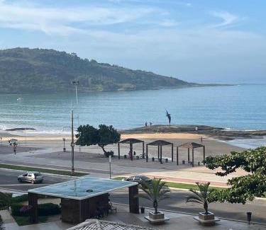 Praia do Morro Apartment | Apartamento familiar com vista para o mar em Guarapari Praia do Morro, frente ao Marlim!