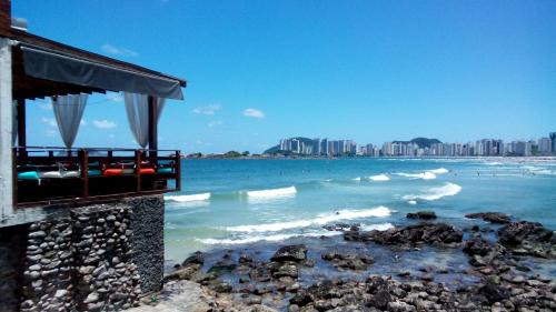 Morro do Maluf Apartment | Apartamento frente para o Mar ,50 m da praia , ar condicionado todos quartos