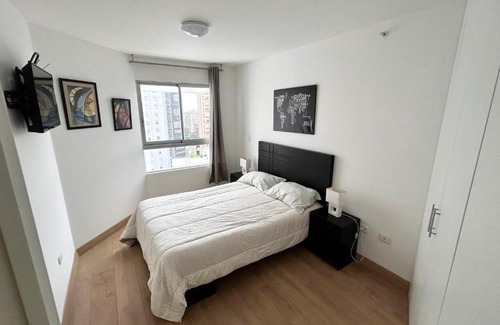 Country Club Apartment | Apartamento moderno con vistas, WiFi gratis y cocina equipada
