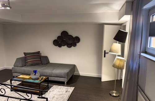 Ossendorf Apartment | Apartelliment bianco-nero - modern accommodation in Cologne