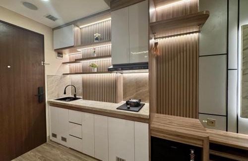 Depok Apartment | Apartement Trans Park Cibubur By Raya Property with Pool View & Netflix