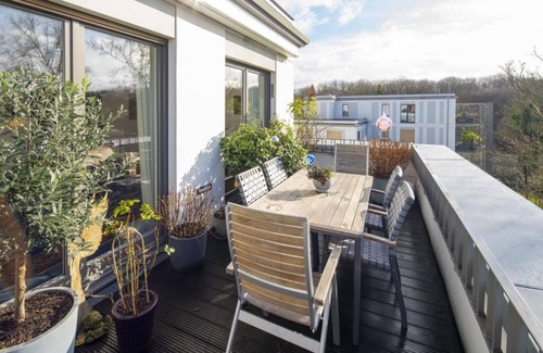 Altstadt-Nord Apartment | Apartes City Apartment with balcony. Direct city center location at the DOM & old town!