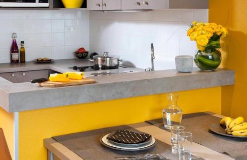 Issy-les-Moulineaux Apartment | Aparthotel Adagio 4personnes paris 15eme,parking inclus ,proche Arena et parc expo