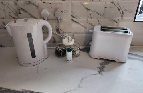 Grangetown Apartment | ApartHotel Flat 8 - 10 min to centre by Property Promise