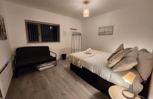 Grangetown Apartment | ApartHotel Flat 8 - 10 min to centre by Property Promise