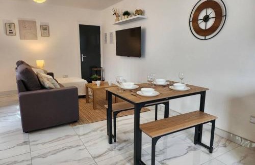 Grangetown Apartment | ApartHotel Flat 8 - 10 min to centre by Property Promise