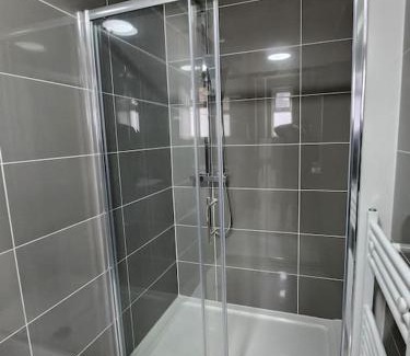 Grangetown Apartment | ApartHotel Flat 8 - 10 min to centre by Property Promise