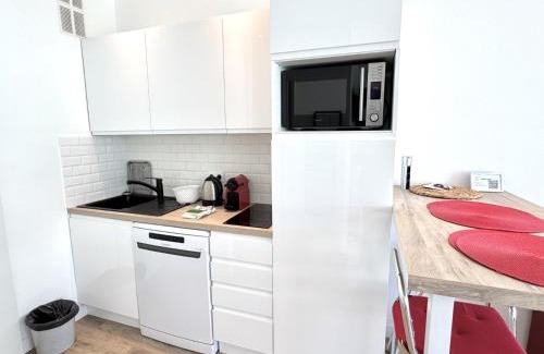 Les Baumettes Apartment | ApartHotel Riviera - Balcon Lenval Sea View with AC Promenade des Anglais