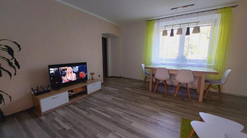 Nove Mesto nad Metuji Apartment | Apartmán Budín - v klidu přírody, s parkováním