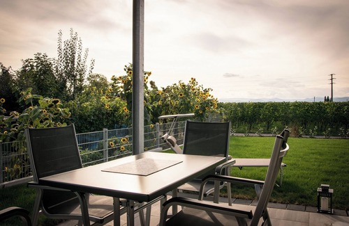 Oberrotweil Apartment | Apartment 'Südgarten' with Mountain View, Private Terrace and Wi-Fi