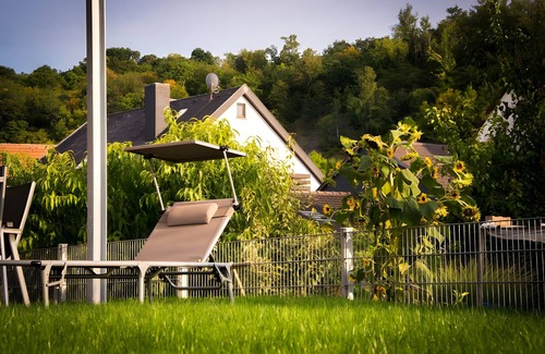 Oberrotweil Apartment | Apartment 'Südgarten' with Mountain View, Private Terrace and Wi-Fi