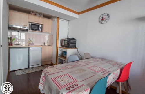 Besse-et-Saint-Anastaise Apartment | Apartment with garage, pool and wifi, 4th floor of a tourist residence