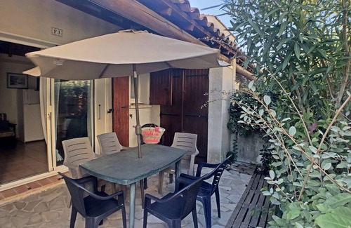 Saintes-Maries-de-la-Mer Apartment | Apartment for 6 guests with pool, near the sea