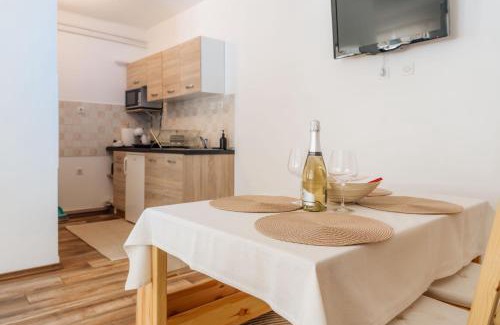 Podbrdo Apartment | Apartma Roner