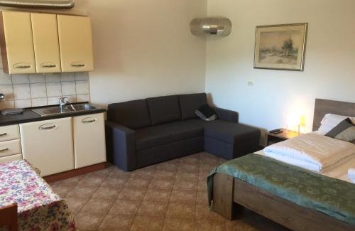 Spodnje Skofije Apartment | Apartma Valmarin
