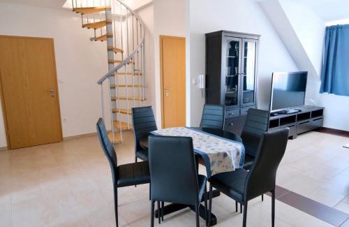 Maribor Apartment | Apartma z dvema spalnicama in balkonom