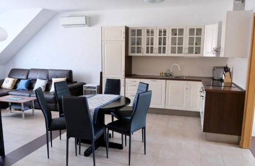 Maribor Apartment | Apartma z dvema spalnicama in balkonom