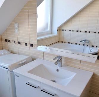 Maribor Apartment | Apartma z dvema spalnicama in balkonom