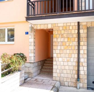 Canton 10 Apartment | Apartman 11