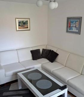 Canton 10 Apartment | Apartman Greta