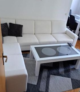 Canton 10 Apartment | Apartman Greta