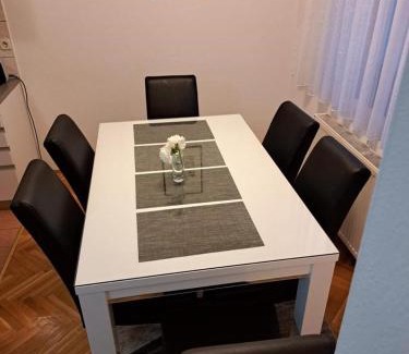 Canton 10 Apartment | Apartman Greta