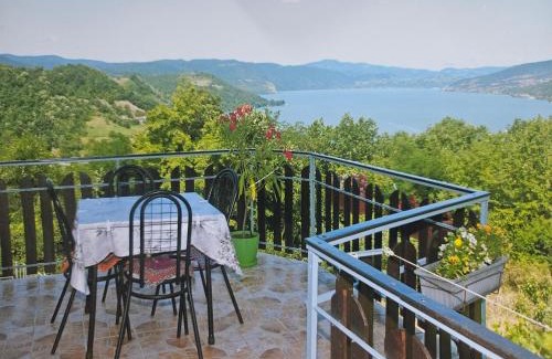 Donji Milanovac Apartment | Apartman Jaredić - Private Accommodation, Privatni Smeštaj