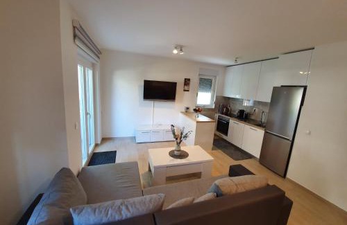 Dugis Apartment | Apartman Lea Makarska