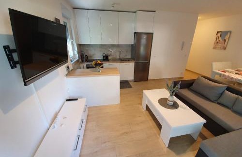 Dugis Apartment | Apartman Lea Makarska