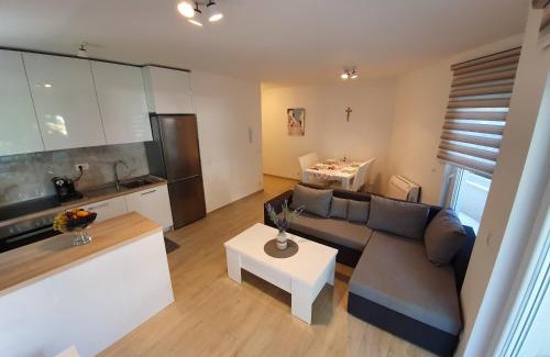 Dugis Apartment | Apartman Lea Makarska