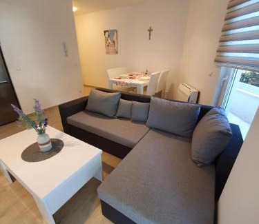 Dugis Apartment | Apartman Lea Makarska