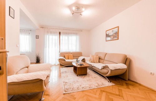 Canton 10 Apartment | Apartman Li