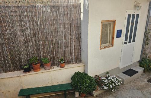 Cove Rogacic Apartment | Apartman Sara-Vis