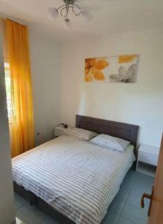 Pirovac Apartment | Apartman Simba terasa&parking