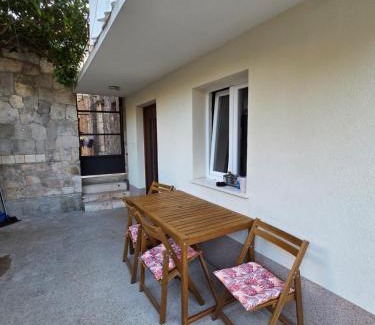 Komiza Apartment | Apartman u centru Komiže