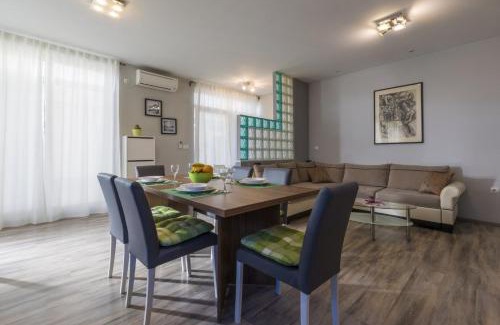Novi Vinodolski Apartment | Apartman Vlatka - Novi Vinodolski