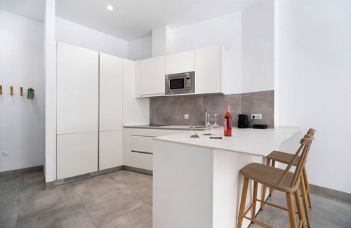 Chiclana de la Frontera Apartment | Apartment 'Luxury 6' with Wi-Fi and Air Conditioning