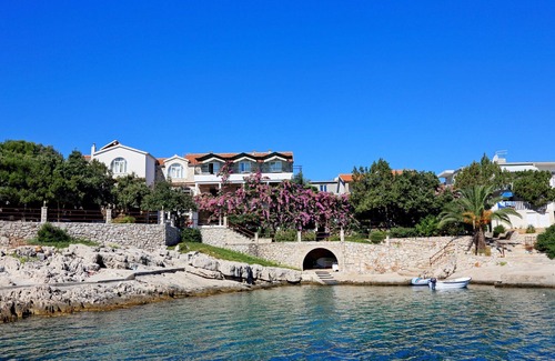 Pokrivenik Apartment | Apartment and Rooms Nikola (38301-A11) - Zastrazisce - island Hvar